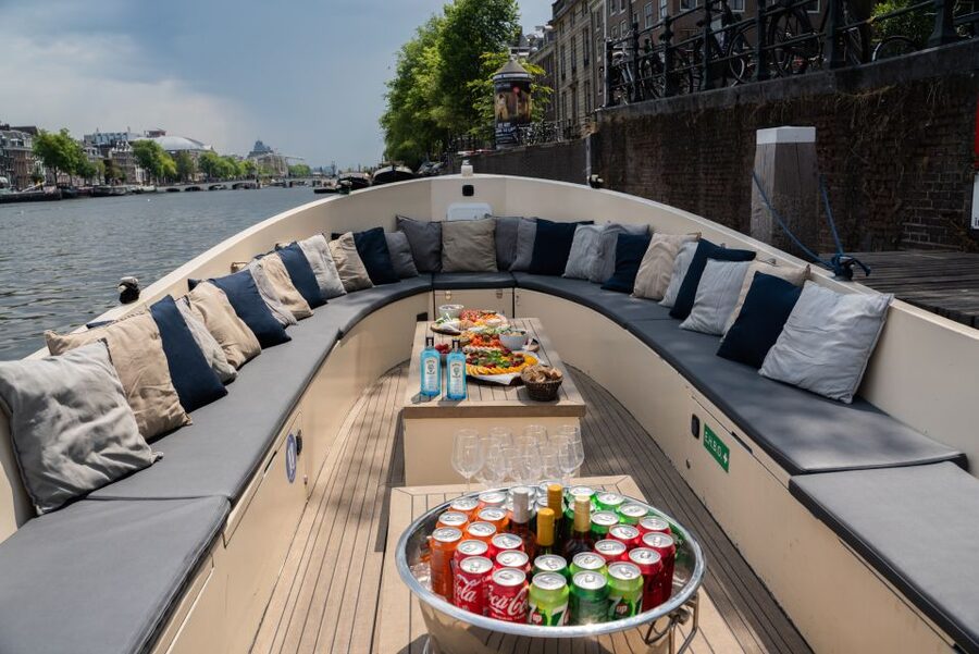 Amsterdam: Private Canal Booze Cruise with Unlimited Drinks - The Red Light District from the water