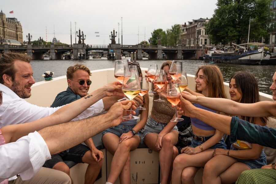 Amsterdam: Private Canal Booze Cruise with Unlimited Drinks - Seven Bridges viewpoint