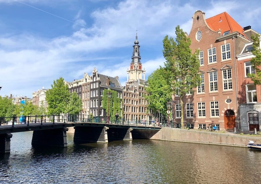 Amsterdam: Private Canal Cruise in German + Unlimited Drinks - Magere Brug and the return to the pier