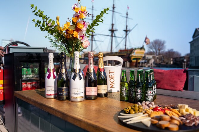 Amsterdam: Private Canal Cruise with Drinks and Snacks - Drinks, temperature, and the champagne problem