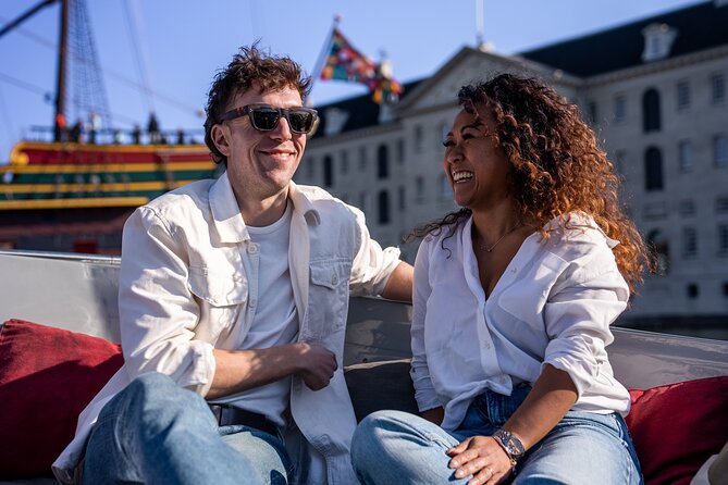 Amsterdam: Private Canal Cruise with Drinks and Snacks - Finding the dock behind the Apple Store