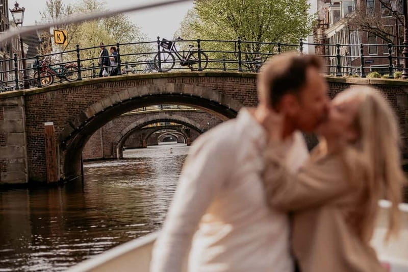 Amsterdam: Private Romantic Canal Cruise w. Prosecco/Snacks - Keizersgracht and the Smaller Canals