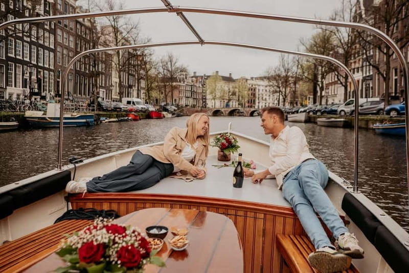 Amsterdam: Private Romantic Canal Cruise w. Prosecco/Snacks - Reguliersgracht and the Seven Bridges of Love