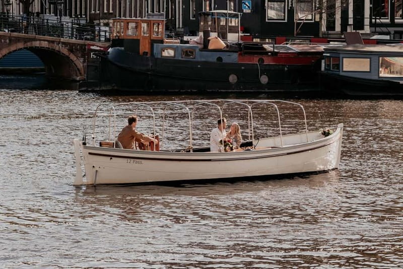 Amsterdam: Private Romantic Canal Cruise w. Prosecco/Snacks - Staalmeestersbrug and the Love Stories