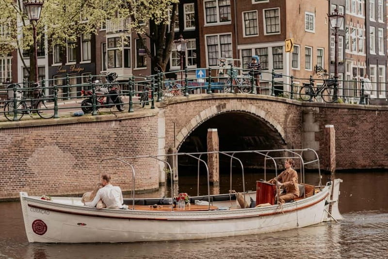 Amsterdam: Private Romantic Canal Cruise w. Prosecco/Snacks - Starting at Keizersgracht 401