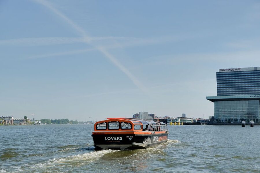 Amsterdam: Semi-Open Canal Boat Cruise - Finding the boat near Amsterdam Centraal