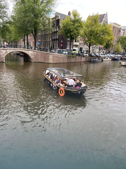 Amsterdam Small Group Canal Cruise inc Snacks/Drinks Winter - The open bar, with a proper winter menu