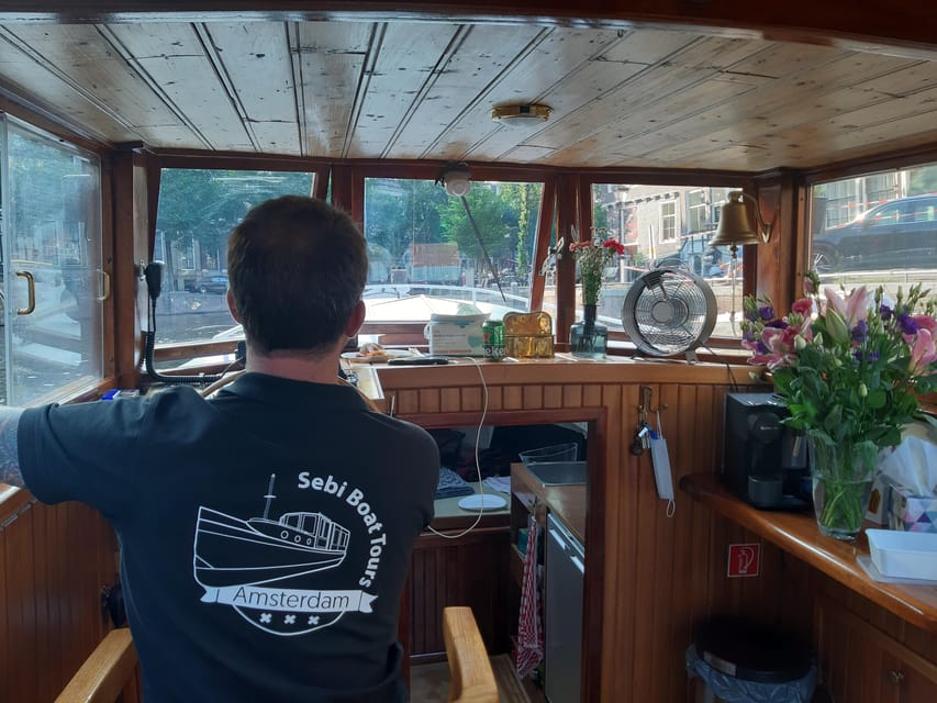 Amsterdam: Small-Group Canal Cruise incl. Drinks and Snacks - What makes this cruise different