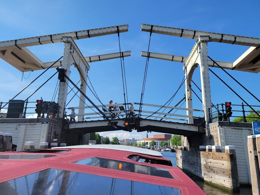 Amsterdam: Small-Group Canal Cruise incl. Drinks and Snacks - Through the canal belt and Prinsengracht