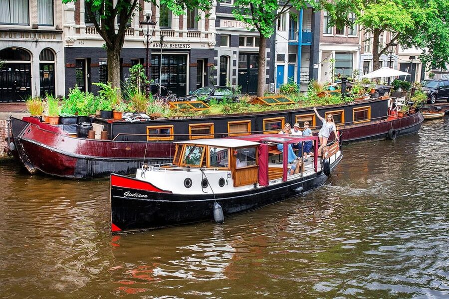 Amsterdam: Small-Group Canal Cruise incl. Drinks and Snacks - Old Amsterdam and the Red Light District