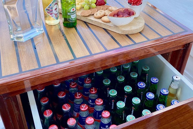 Amsterdam Small-Group Canal Cruise Including Snacks and Drinks - Daylight, evening lights, and the best time to go