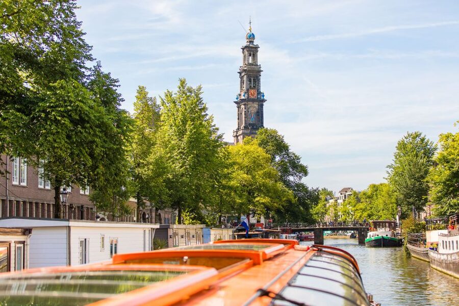Amsterdam: Stedelijk Museum and 1-Hour Canal Cruise - Taking the boat through Amsterdam’s Canal Belt