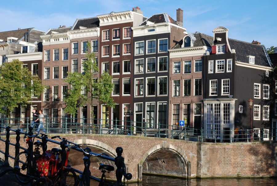 Amsterdam: Stedelijk Museum and 1-Hour Canal Cruise - Where to board the Lovers cruise