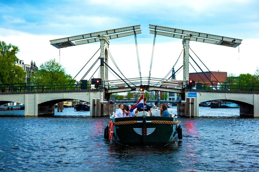 Amsterdam: The Newest Canal Cruise with Drink Option - The First View: Central Station and the Canal Belt