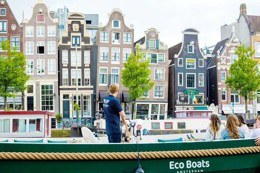Amsterdam: The Newest Canal Cruise with Drink Option - H’ART Museum and the Dancing Houses