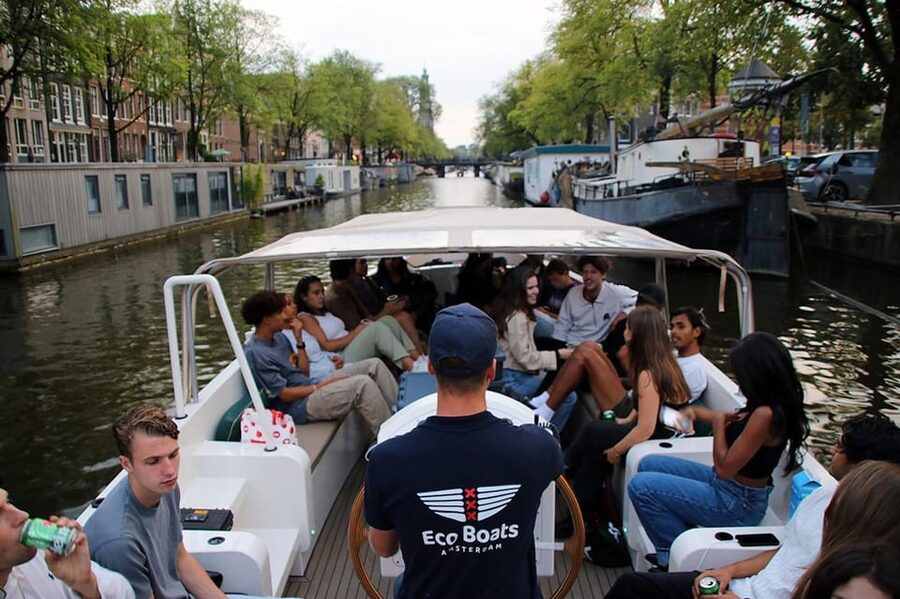 Amsterdam: The Newest Canal Cruise with Drink Option - Finding the Boat at Central Station