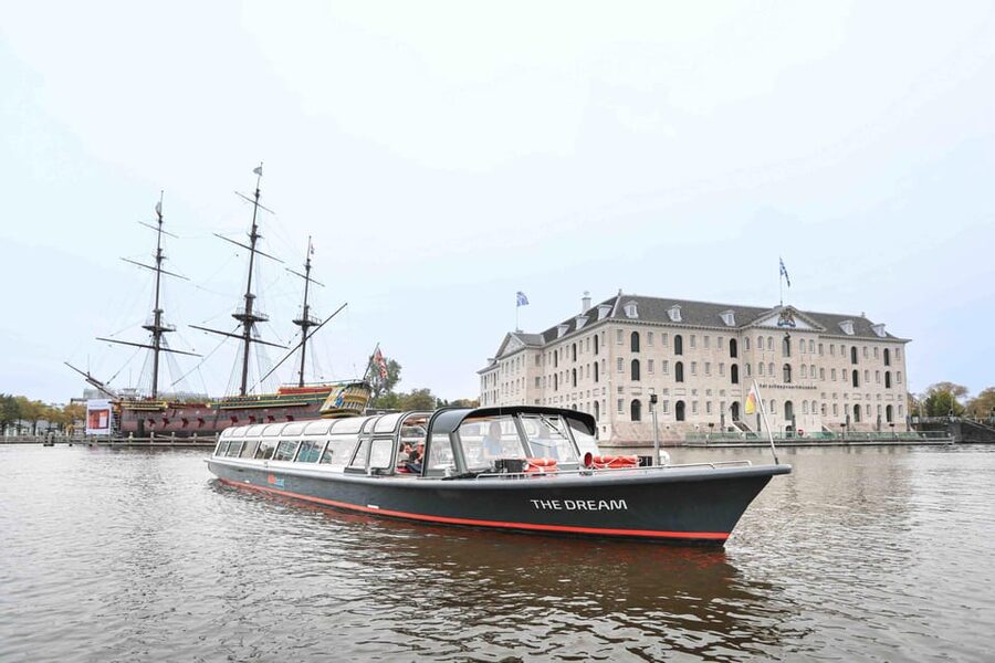 Amsterdam: Traditional Canal Cruise with Bar on Board - Key Points To Know Before Boarding