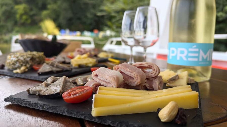 Aperitif Bistro by boat on the Canal de la Rance - Key Points to Know Before You Book