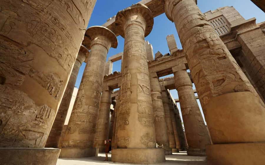 Aswan: 3-Day Nile River Cruise to Luxor with Guided Tours - Day two: Edfu by horse and carriage, then the Esna lock