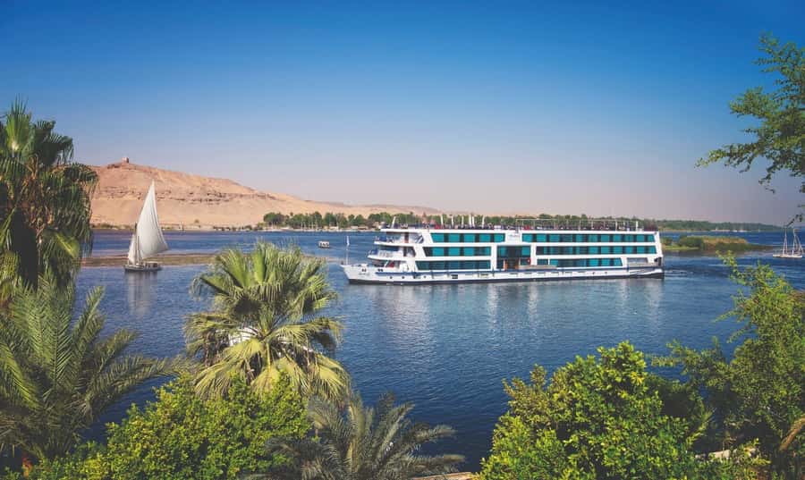 Aswan: 3-Day Nile River Cruise to Luxor with Guided Tours - Crowds, timing, and the Monday exception