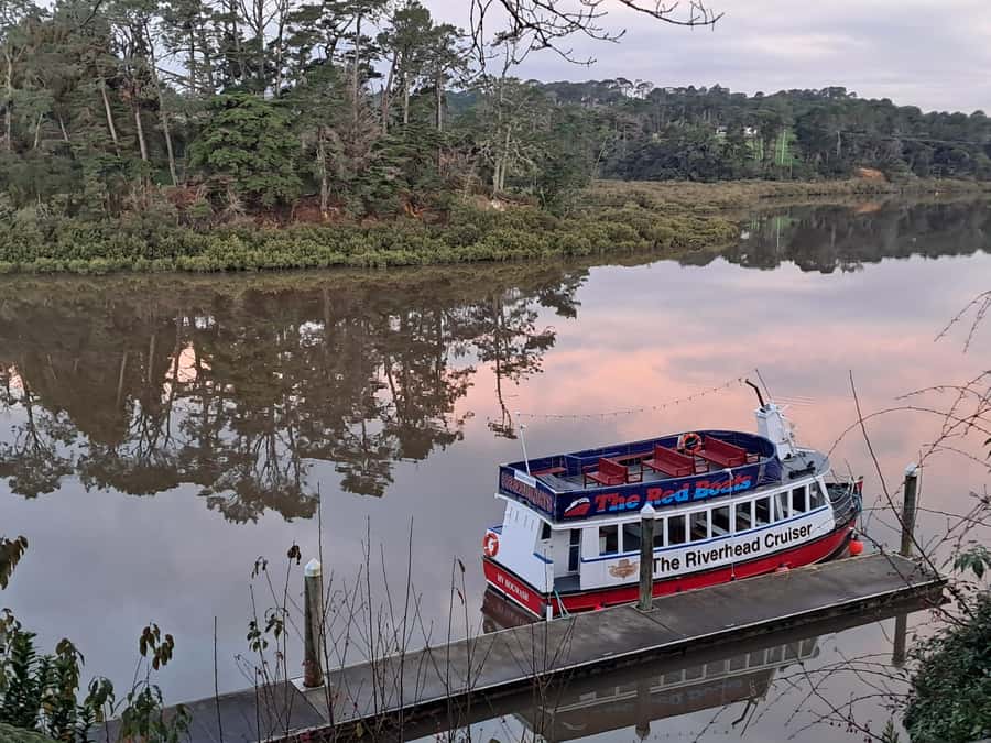 Auckland: Scenic Boat Cruise to the Riverhead Tavern - Following the upper harbour to Riverhead