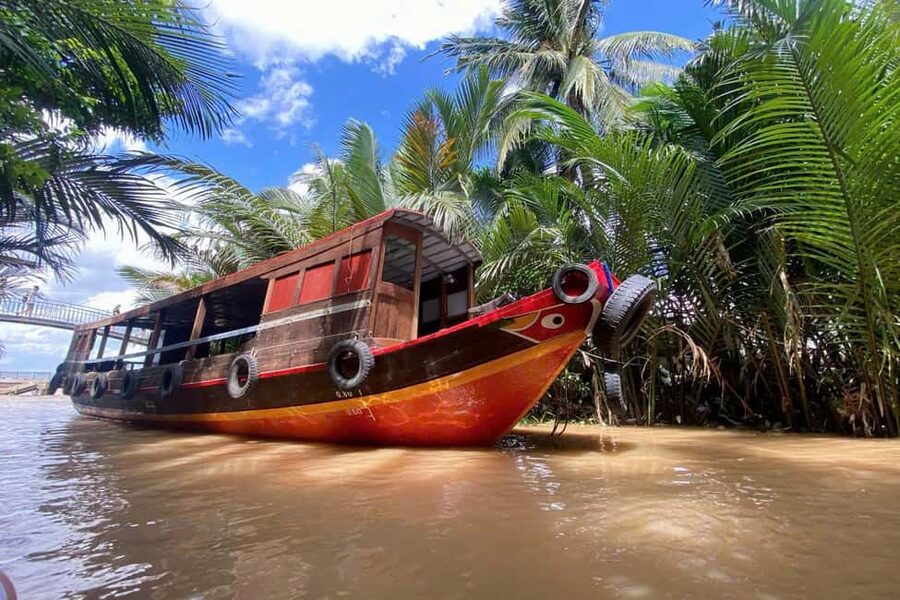 Authentic Mekong Delta: Tuk Tuk, Rowing Boat, Biking Tour - Cruising the Tien River to Qui Islet