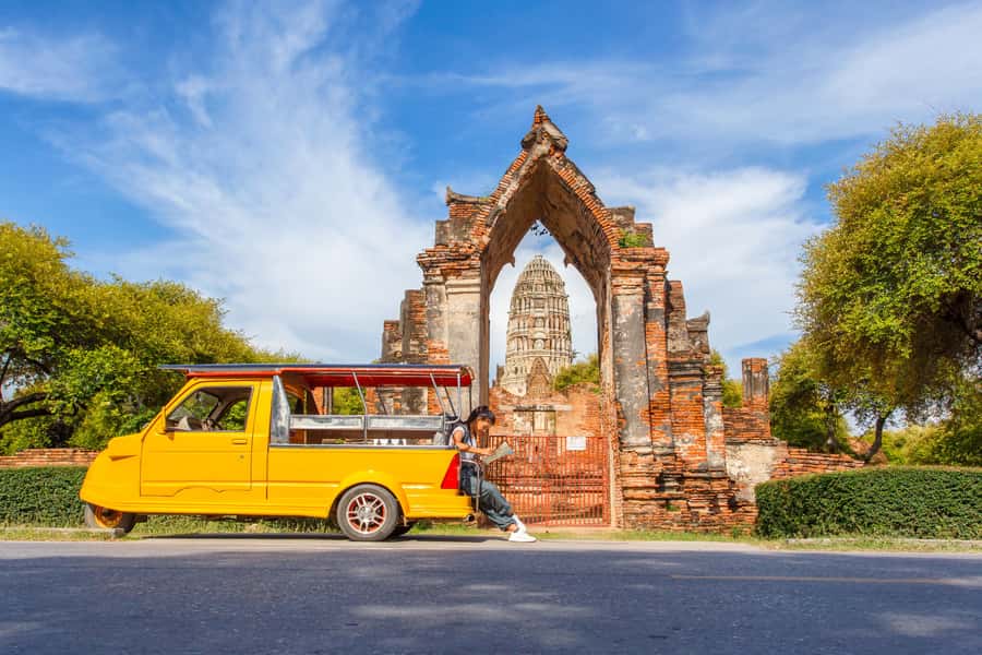 Ayutthaya Day Tour: Ancient Trade Route Temples River Cruise - Wat Mahathat and the famous Buddha head