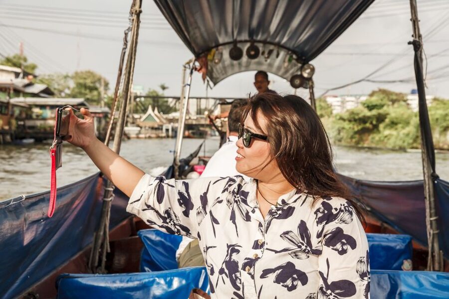 Bangkok: 2-Hour Canal Tour by Teak Boat - Entering the smaller canals and Daokanong Canal