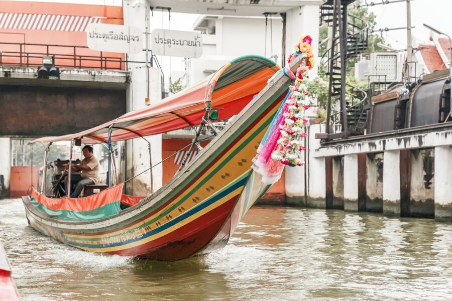 Bangkok: 2-Hour Canal Tour by Teak Boat - A possible temple stop and catfish feeding