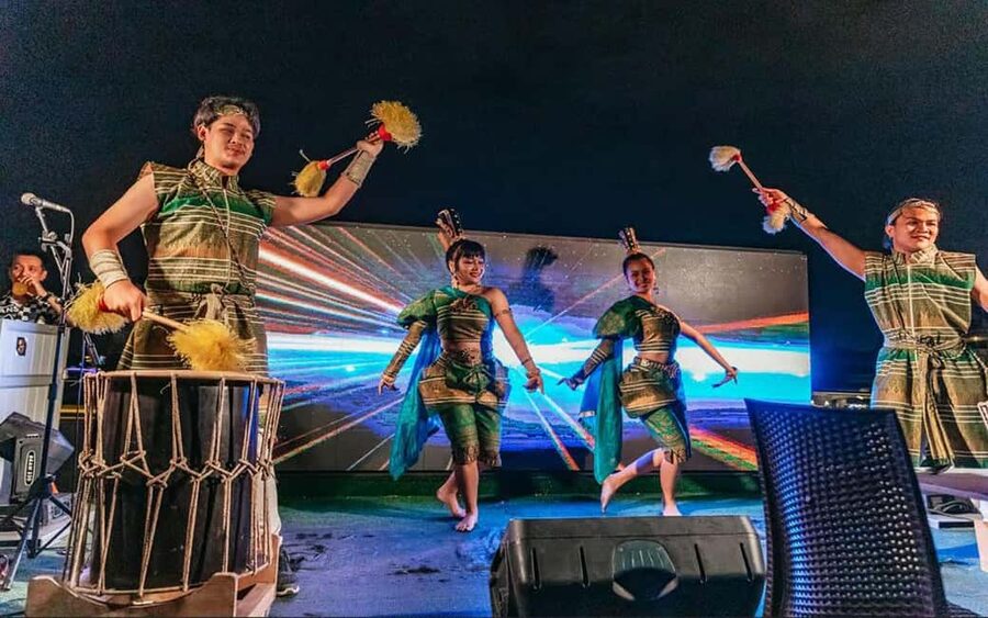 Bangkok: Alangka Chao Phraya River Dinner Cruise - Dinner with views of Wat Pho and the Grand Palace