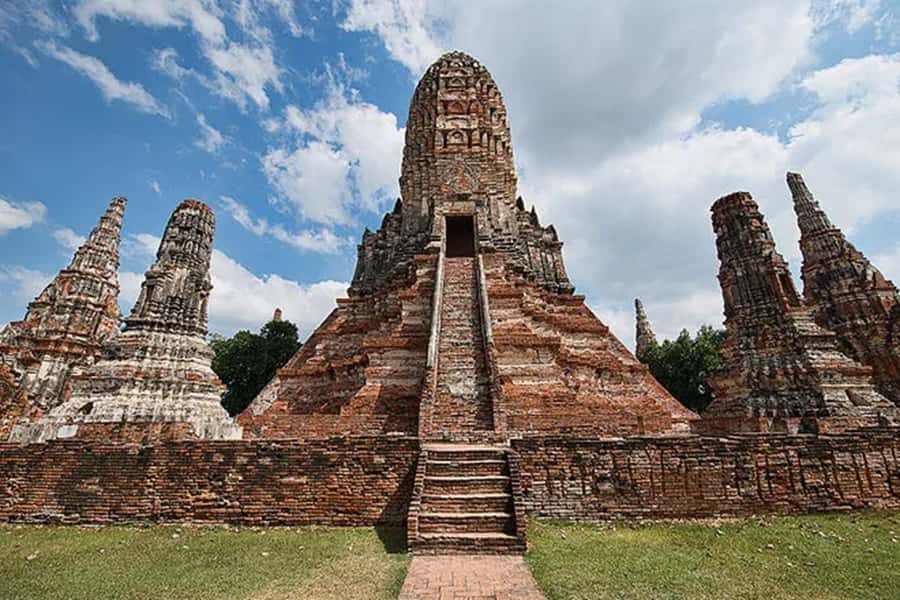 Bangkok: Ayutthaya Temples and River Cruise Day Tour - Wat Mahathat and the famous Buddha head