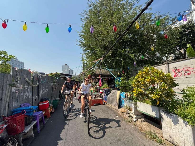 Bangkok: Bicycle Experiences and Longtail Boat Canal Cruise - Entering Bangkok Yai by longtail boat