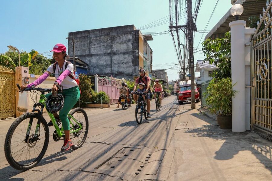 Bangkok: Bike and Canal Boat Tour with Lunch - Guides, safety, and the small-group advantage