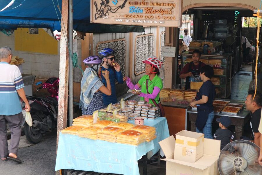 Bangkok: Bike and Canal Boat Tour with Lunch - Starting near Itsaraphap MRT station