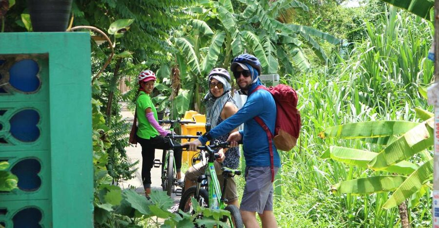 Bangkok: Bike and Canal Boat Tour with Lunch - Lunch near The Artist’s House