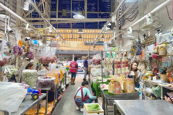 Bangkok: Boat Bliss Riverside Cruise Tour and Wat Arun Visit - Wang Lang Market gives the day a local pause