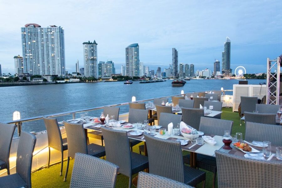 Bangkok: Chao Phraya Alangka Cruise at Icon Siam - Passing Rama VIII Bridge after dinner