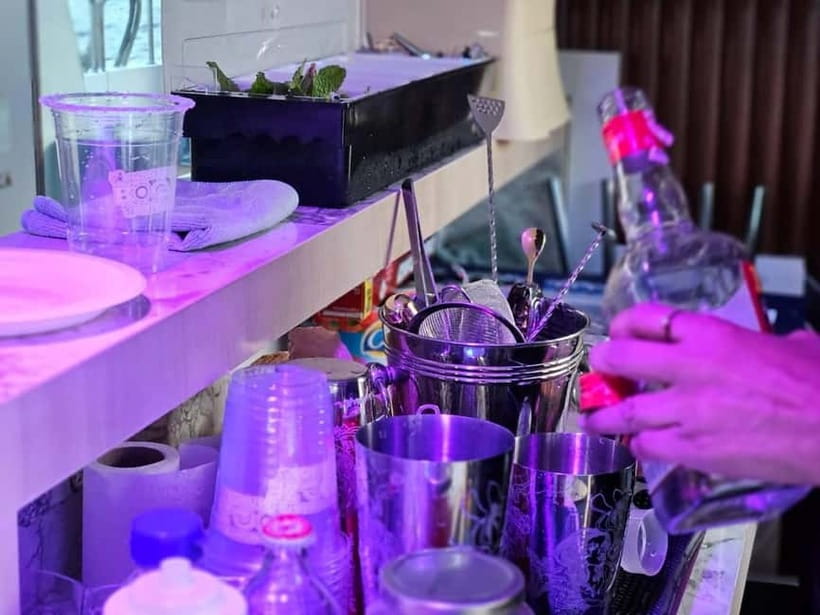 Bangkok: Chao Phraya Booze Cruise With Unlimited Drinks - The important difference between drink packages
