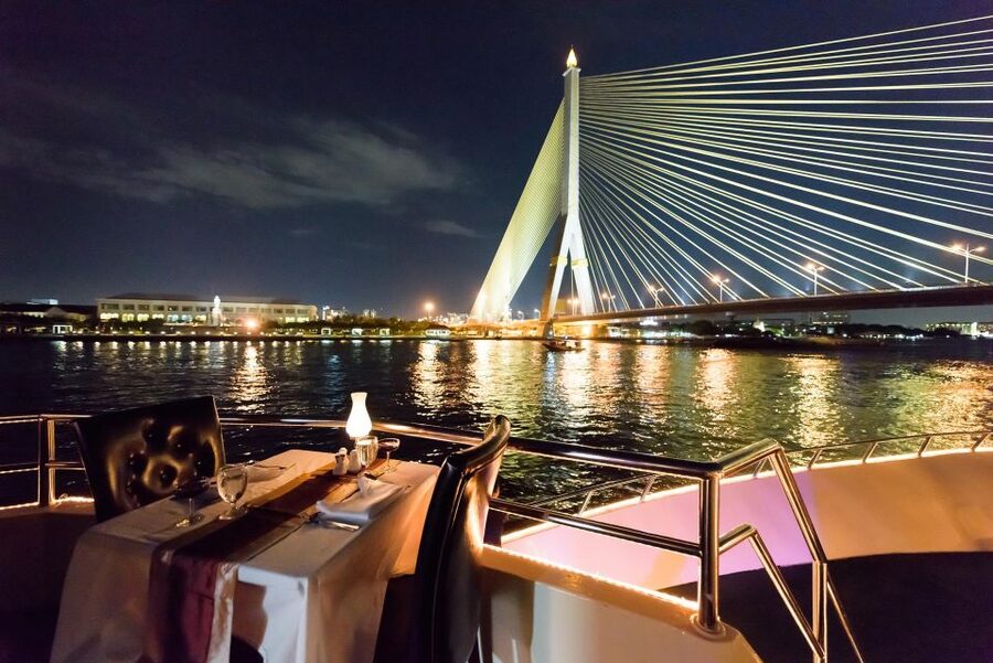 Bangkok: Chao Phraya Princess Dinner Cruise Ticket - Seating, decks, and getting the best view