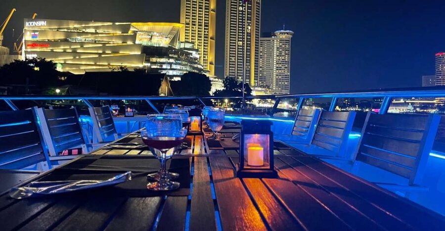 Bangkok: Chao Phraya River Buffet Dinner Cruise - Starting at ICONSIAM after dark