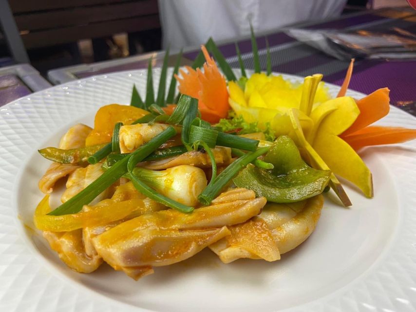 Bangkok: Chao Phraya River Buffet Dinner Cruise - The buffet: broad choice, uneven timing