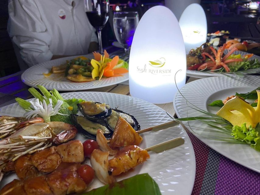 Bangkok: Chao Phraya River Buffet Dinner Cruise - Two hours between old Bangkok and new Bangkok