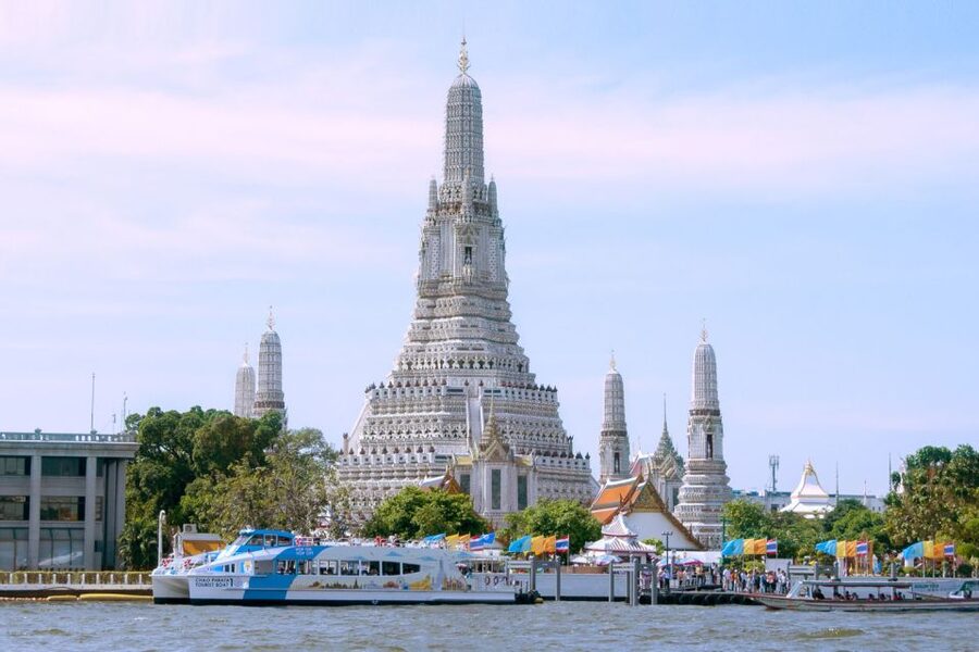 Bangkok: Chao Phraya River Hop-on Hop-off Boat - Phra Arthit and the old-city side