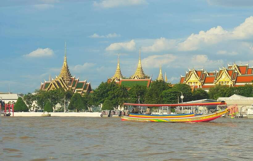 Bangkok Long Boat Canal a Big Buddha & Culture Markets Tour - The 15-minute Thonburi water taxi ride