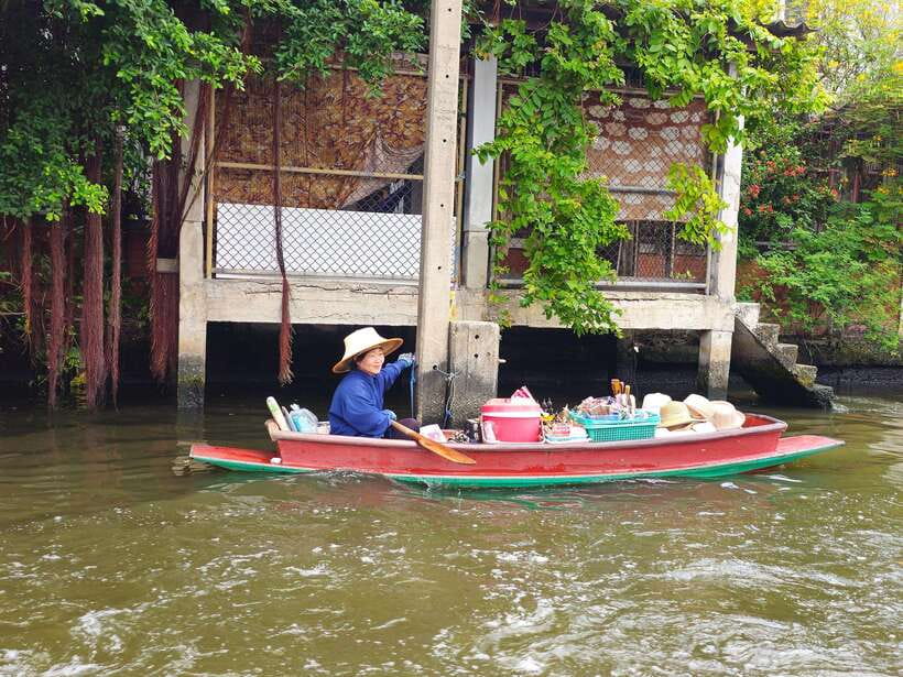 Bangkok Long Boat Canal a Big Buddha & Culture Markets Tour - The small floating market stop