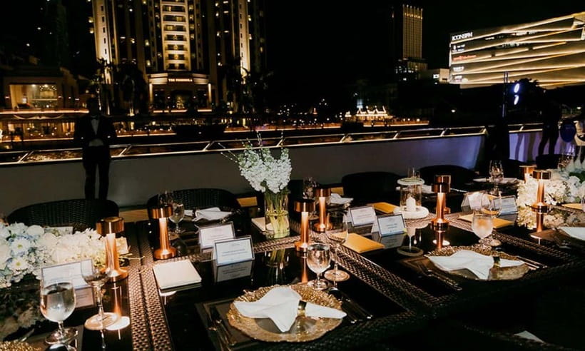 Bangkok: Luxury Dinner Cruise on Chao Phraya River - The romantic side of the cruise