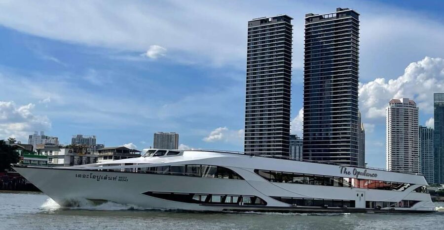 Bangkok: Opulence Luxury Chao Phraya Dinner Cruise - A modern boat with an opulent feel
