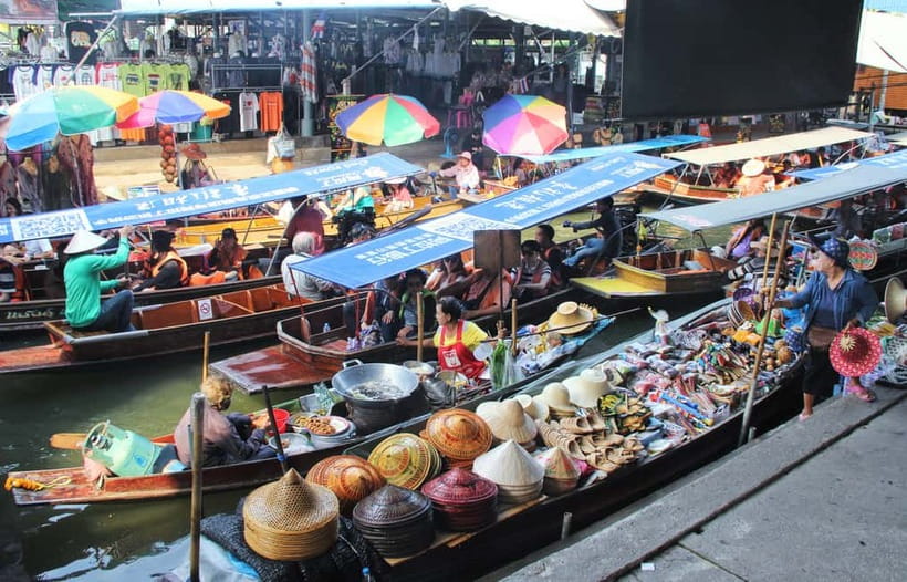 Bangkok: Railway, Floating Market & Chao Phraya Cruise Tour - Taking a paddle boat through Damnoen Saduak