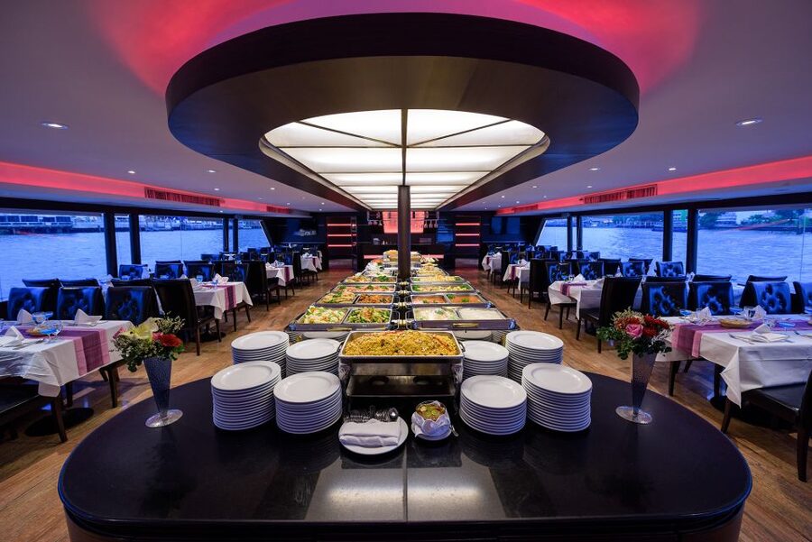 Bangkok: River Dinner Cruise on the Chao Phraya Princess - Live music turns dinner into a social evening