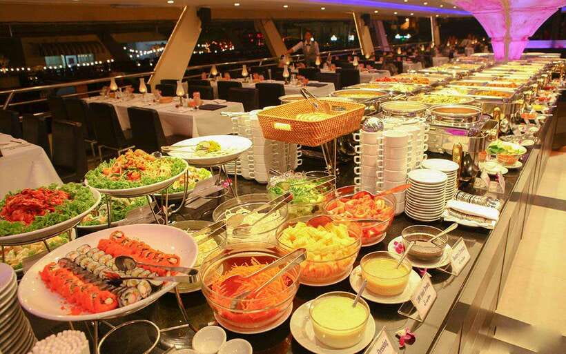 Bangkok: Royal Princess River Dinner Cruise with Live Music - A big boat with three different moods